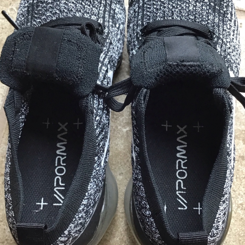 Nike Black and White Flyknit Women’s Sneakers - Picture 6 of 7